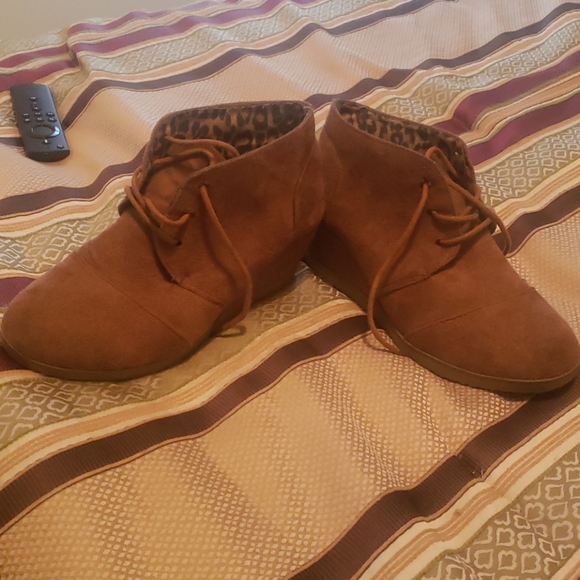 Boots - Picture 2 of 4